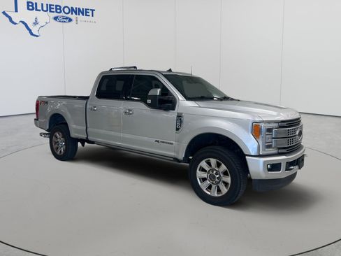 Used 2019 Ford F250 Platinum w/ Platinum Ultimate Package AWD/4WD image 3