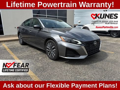 Used 2025 Nissan Altima 2.5 SV FWD image 3