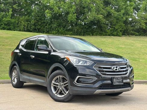 Used 2017 Hyundai Santa Fe Sport FWD image 2