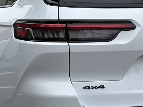 New 2025 Jeep Grand Cherokee L Altitude image 27