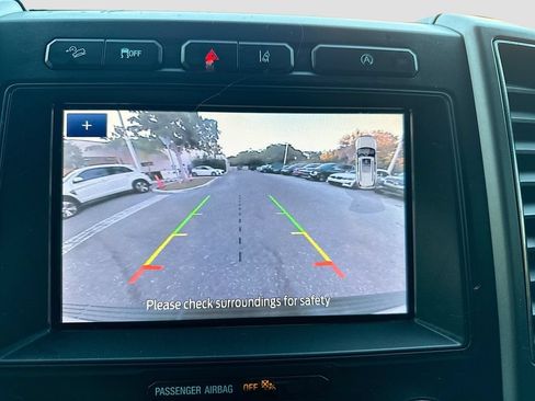 Used 2020 Ford Expedition XLT w/ Equipment Group 201A AWD/4WD image 15