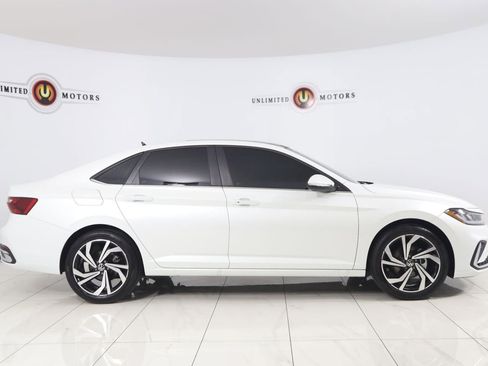 Used 2025 Volkswagen Jetta SEL FWD image 2
