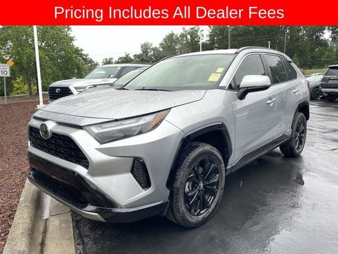 Used 2025 Toyota RAV4 SE AWD/4WD image 1