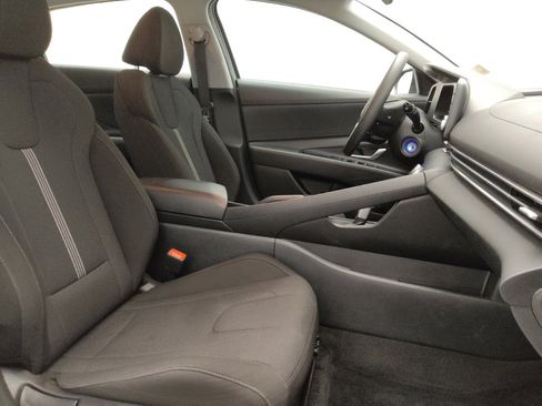 Used 2025 Hyundai Elantra SE FWD image 21