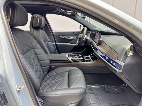 Used 2023 BMW 740i w/ Parking Assistance Package RWD image 16