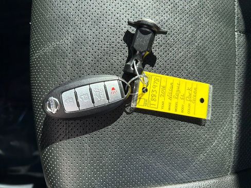 Used 2016 Nissan Rogue SL w/ SL Premium Package image 29