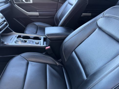 Used 2022 Ford Explorer XLT w/ Equipment Group 202A image 18