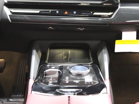 Certified 2025 BMW 530i xDrive w/ Premium Package image 17