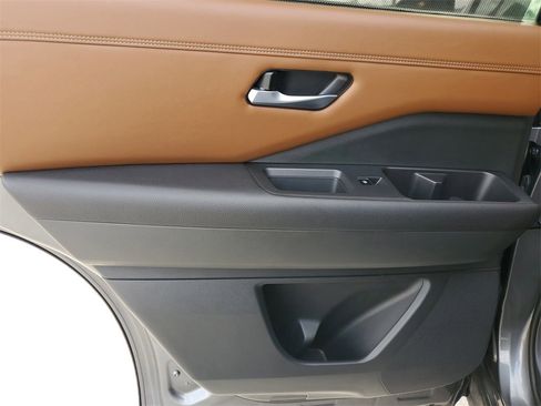 Certified 2022 Nissan Pathfinder Platinum w/ Cargo Package image 19