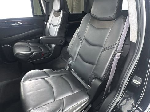 Used 2015 Cadillac Escalade Luxury image 12