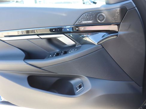 Used 2025 BMW 530i w/ Premium Package image 14