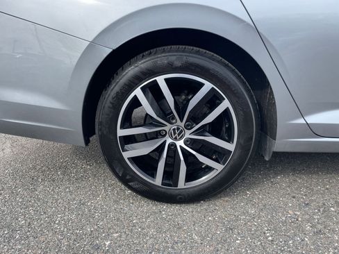 Used 2025 Volkswagen Jetta SE image 29