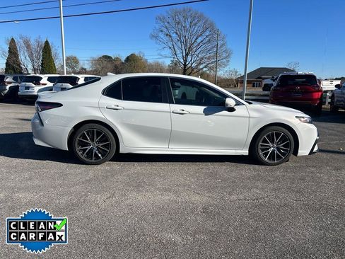Used 2024 Toyota Camry SE image 2