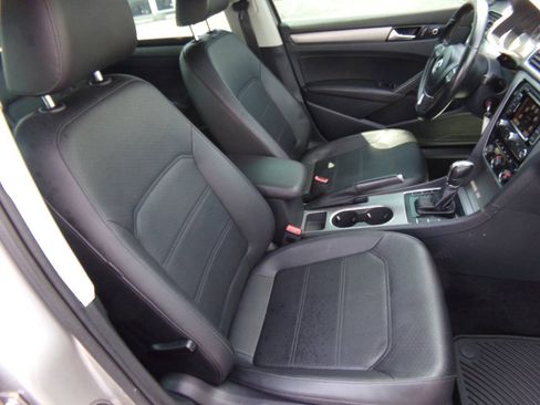 Used 2014 Volkswagen Passat 1.8T SE FWD image 34