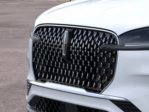 Used 2026 Lincoln Aviator AWD image 17
