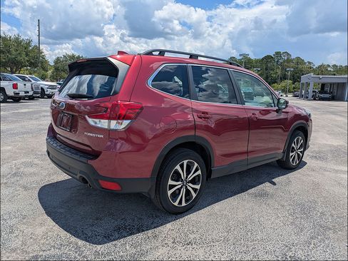 Used 2023 Subaru Forester Limited AWD/4WD image 7