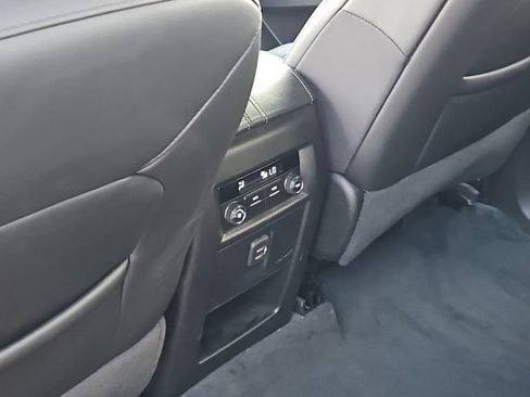 Used 2023 Chevrolet Traverse LT FWD image 21