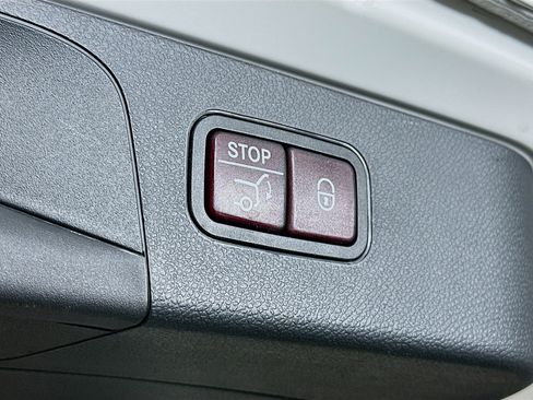 Used 2019 Mercedes-Benz GLC 300 4MATIC image 29