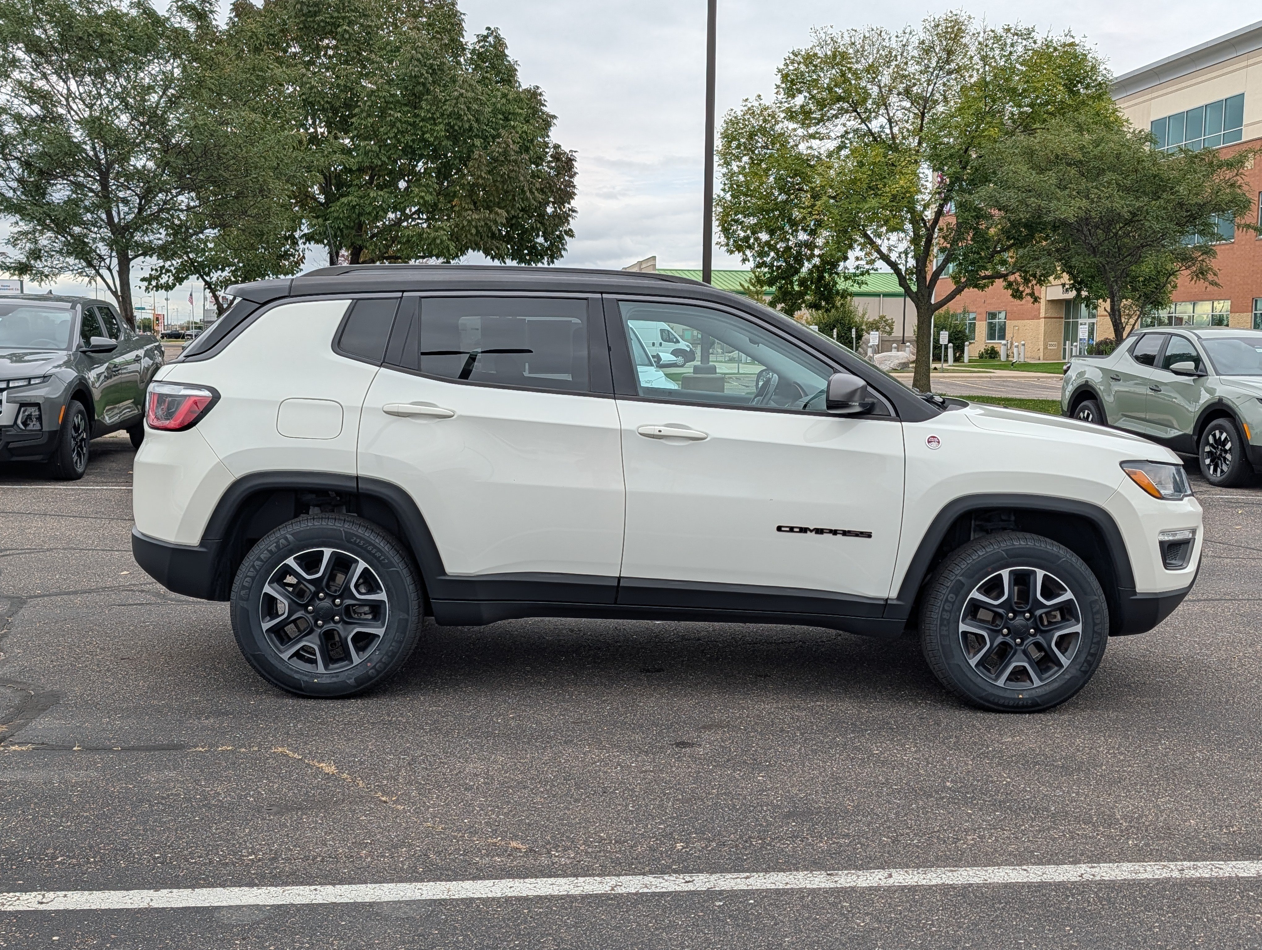 Used 2019 Jeep Compass Trailhawk w/ Cold Weather Group AWD/4WD image 6