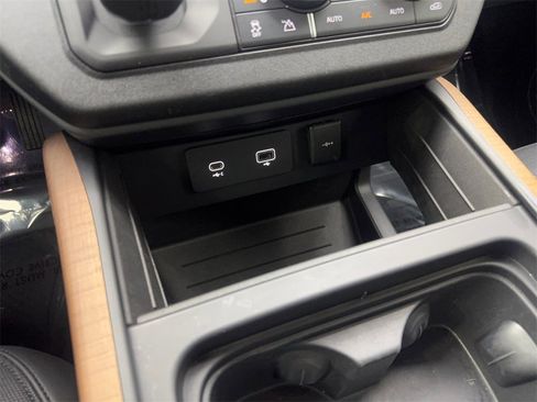 Used 2023 Land Rover Defender 130 X-Dynamic SE image 70