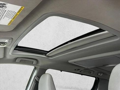 Used 2016 Toyota Sienna Limited Premium image 24