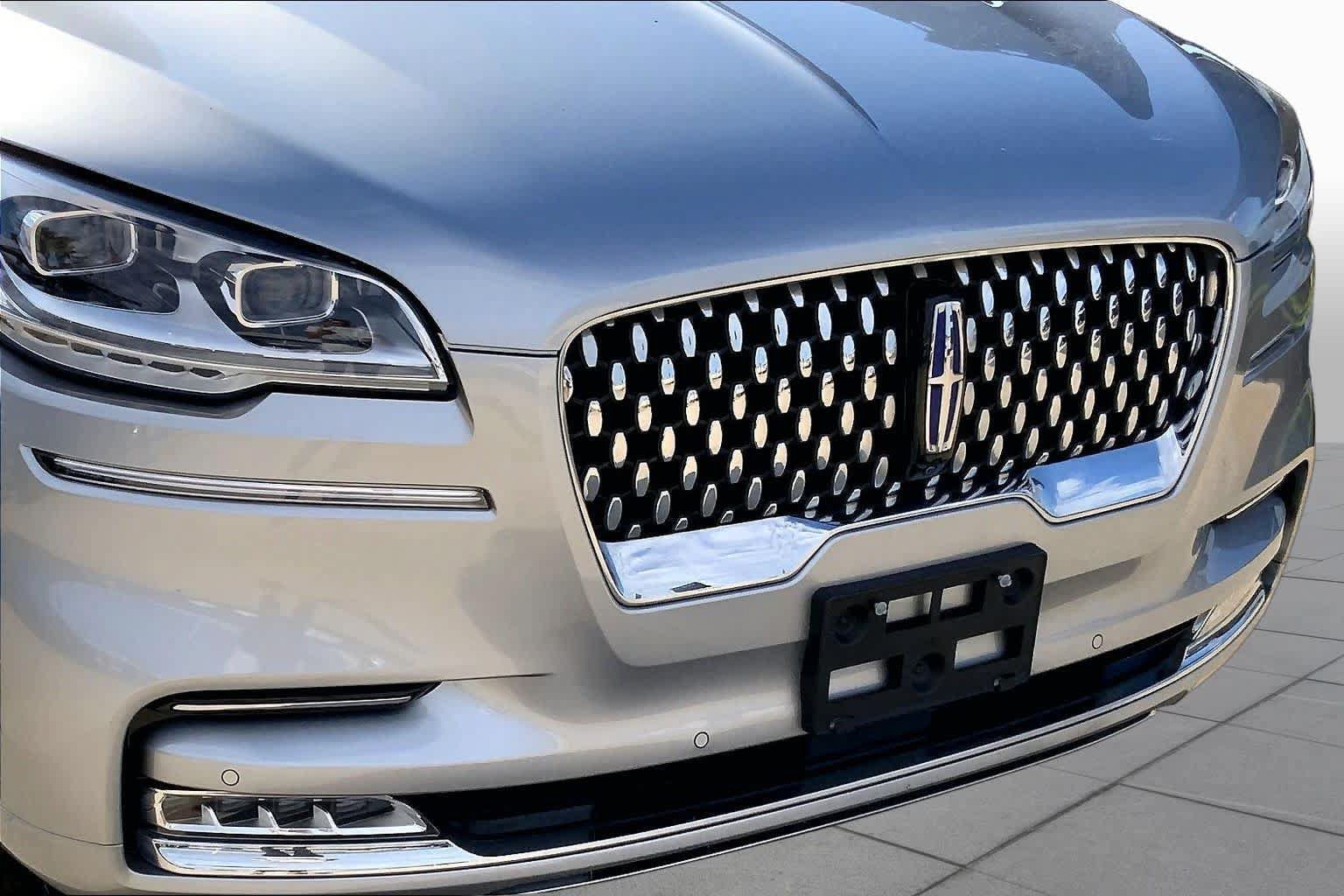 Used 2022 Lincoln Aviator Black Label Grand Touring w/ Class IV Trailer Tow Package AWD/4WD image 28