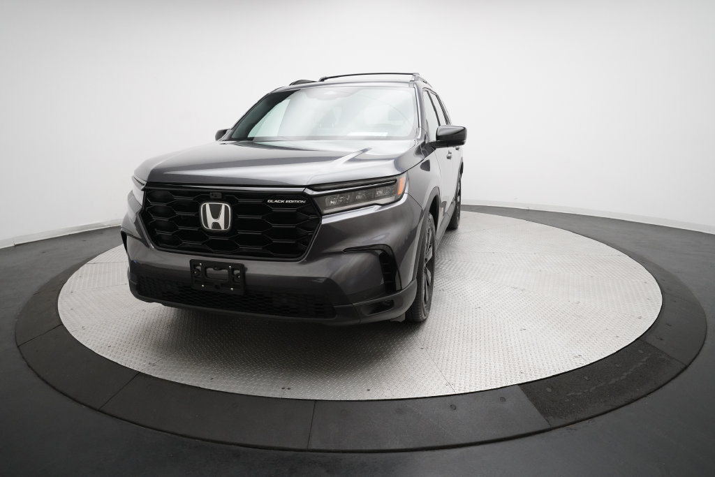 Certified 2025 Honda Pilot Black Edition image 12
