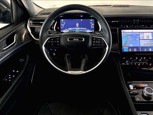 Used 2023 Jeep Grand Cherokee 4WD 4xe w/ Luxury Tech Group II image 16