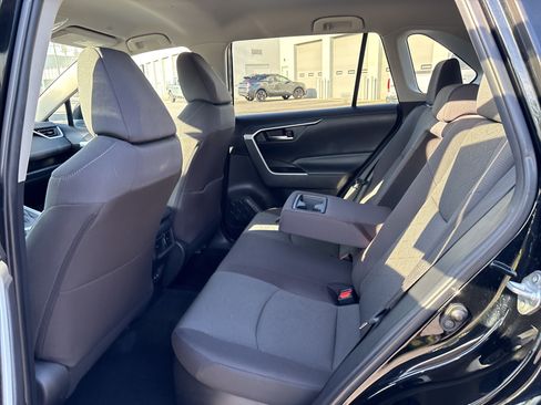 Used 2023 Toyota RAV4 XLE AWD/4WD image 32