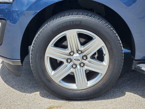 Used 2018 Ford Expedition XLT w/ Equipment Group 202A RWD image 10