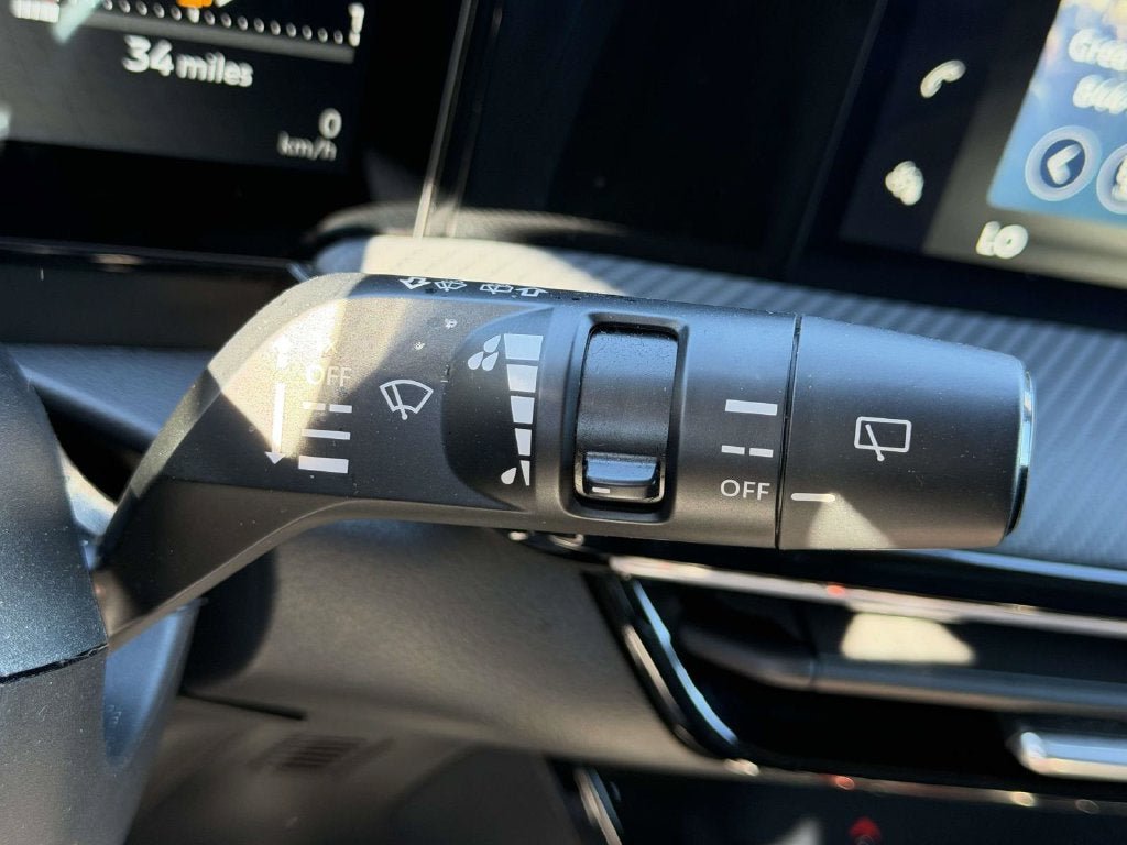 Certified 2025 Nissan Kicks SR AWD/4WD image 22