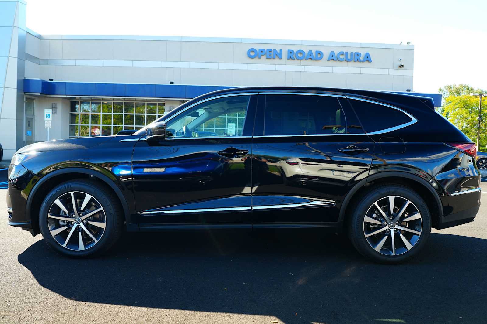 Used 2026 Acura MDX w/ Technology Package AWD/4WD image 4