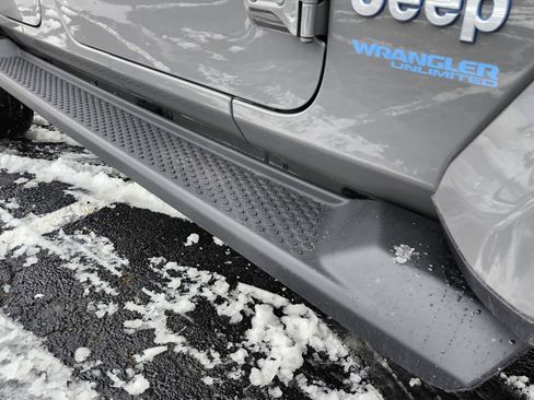 Used 2021 Jeep Wrangler Unlimited Sahara w/ Cold Weather Group image 11