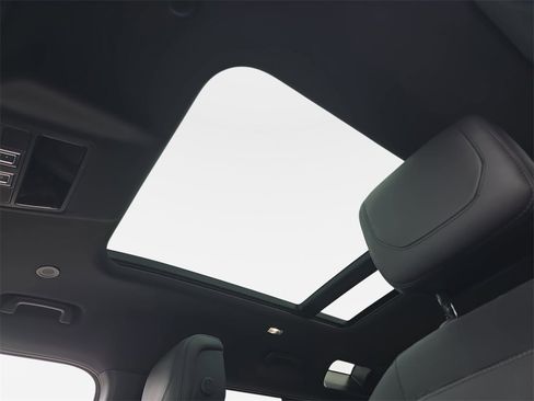 Certified 2023 Land Rover Defender 110 X-Dynamic SE image 31