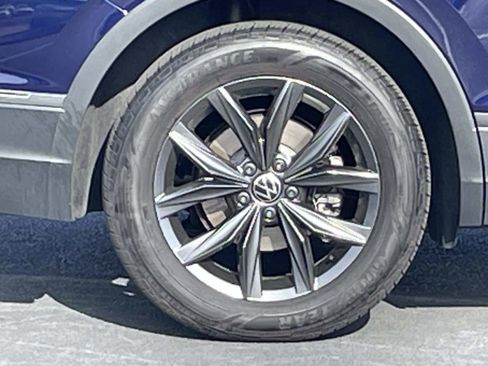 Certified 2023 Volkswagen Tiguan SE w/ Panoramic Sunroof Package image 9