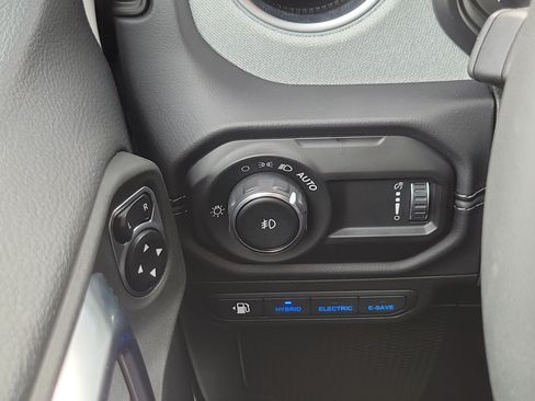 Used 2025 Jeep Wrangler Unlimited Sahara w/ Safety Group AWD/4WD image 10