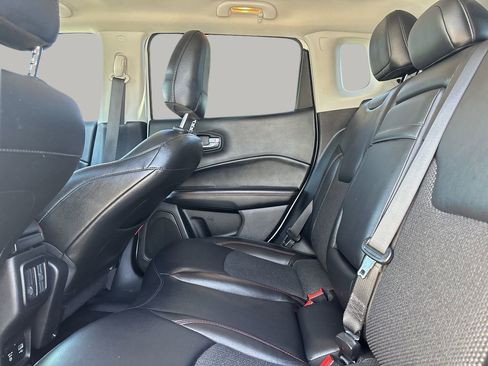 Used 2019 Jeep Compass Trailhawk w/ Cold Weather Group image 17