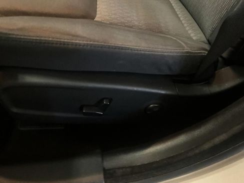 Used 2012 Chrysler 300 RWD image 16