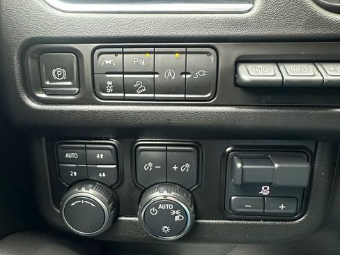 Used 2021 Chevrolet Tahoe Premier w/ Premium Package image 16