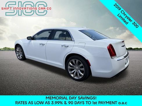 Used 2019 Chrysler 300 Limited RWD image 4