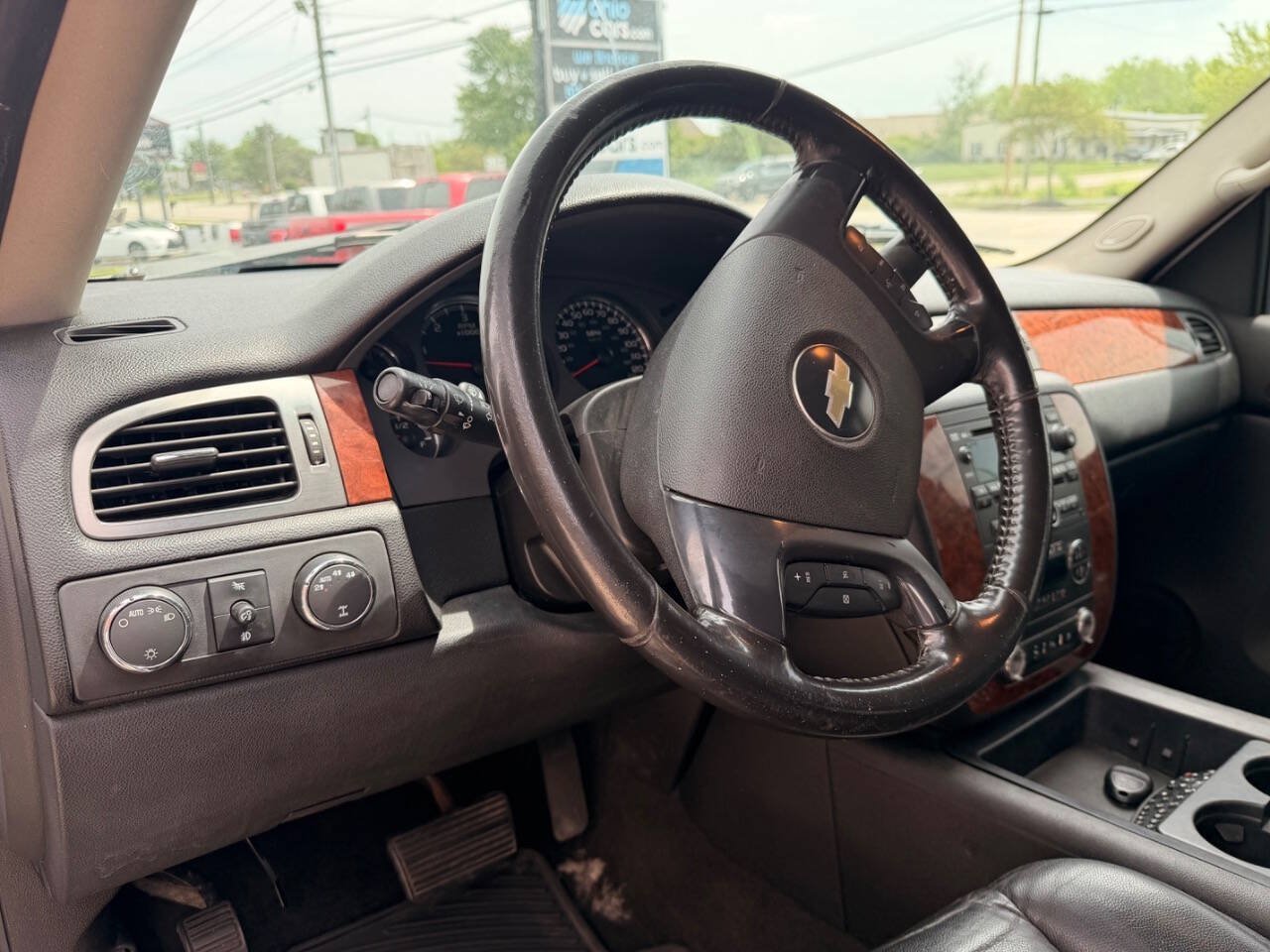 Used 2007 Chevrolet Suburban LT w/ LT Preferred Equipment Group AWD/4WD image 8
