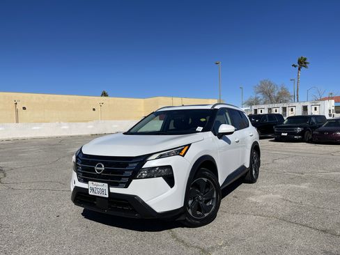 Used 2024 Nissan Rogue SV w/ SV Premium Package image 1