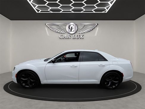 Used 2020 Chrysler 300 Touring w/ Sport Appearance Package image 3