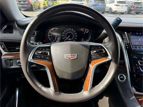 Used 2020 Cadillac Escalade Premium Luxury image 33