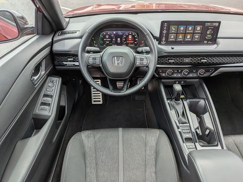 Used 2025 Honda Accord Sport image 29