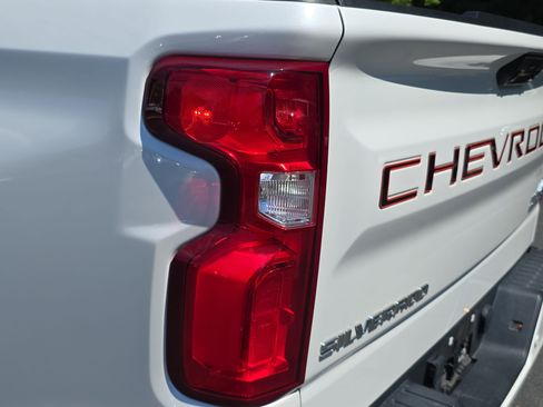 Used 2023 Chevrolet Silverado 1500 High Country w/ Z71 Off-Road Package AWD/4WD image 34