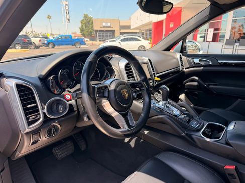 Used 2016 Porsche Cayenne AWD/4WD image 13