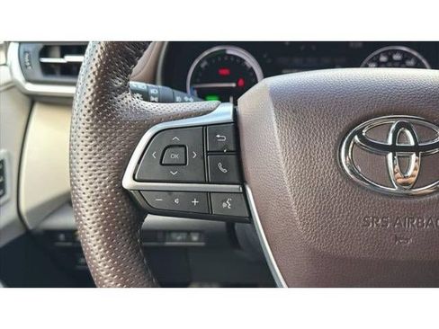 Certified 2024 Toyota Sienna Platinum FWD image 25