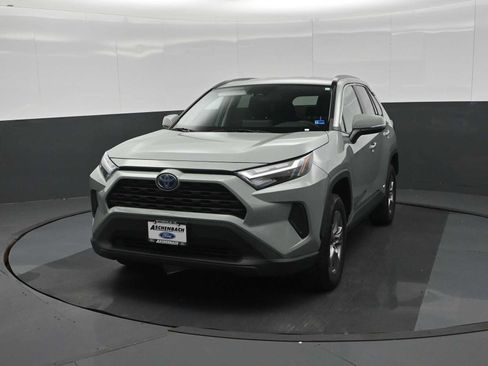 Used 2022 Toyota RAV4 XLE w/ XLE Grade Weather Package AWD/4WD image 5