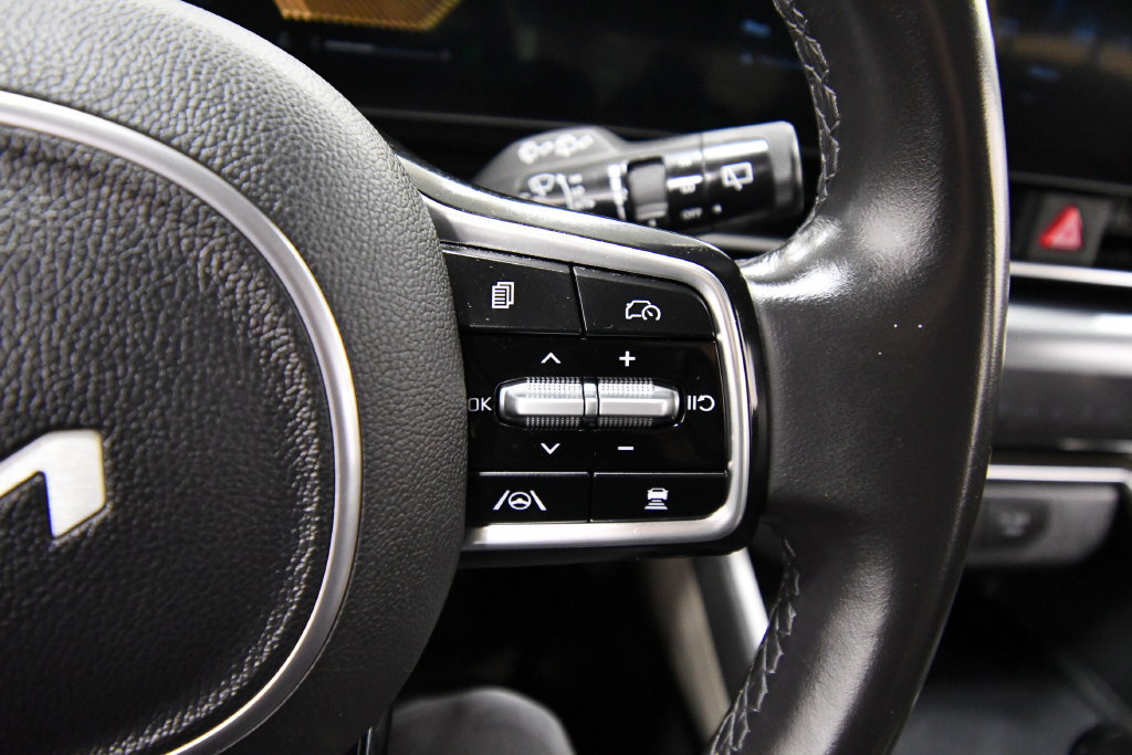 Certified 2025 Kia Carnival FWD image 21